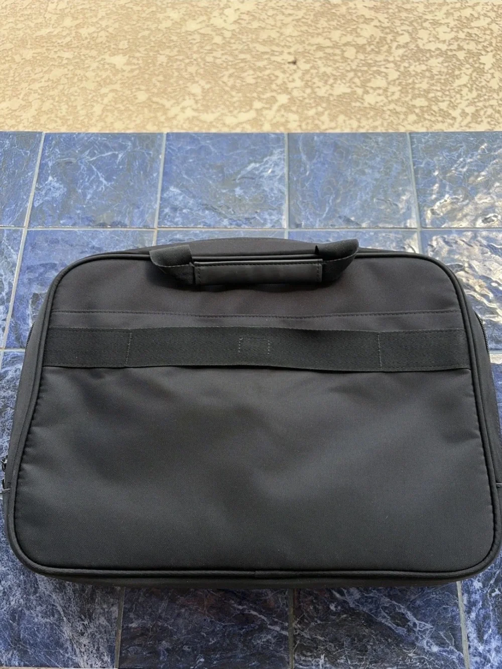 Dell Professional Black Heavy-Duty Nylon Briefcase 14-Laptop Storage